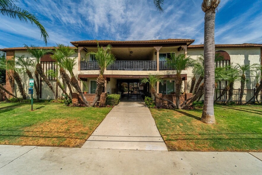 2221 E Lenita Ln, Santa Ana, CA for sale - Building Photo - Image 2 of 8