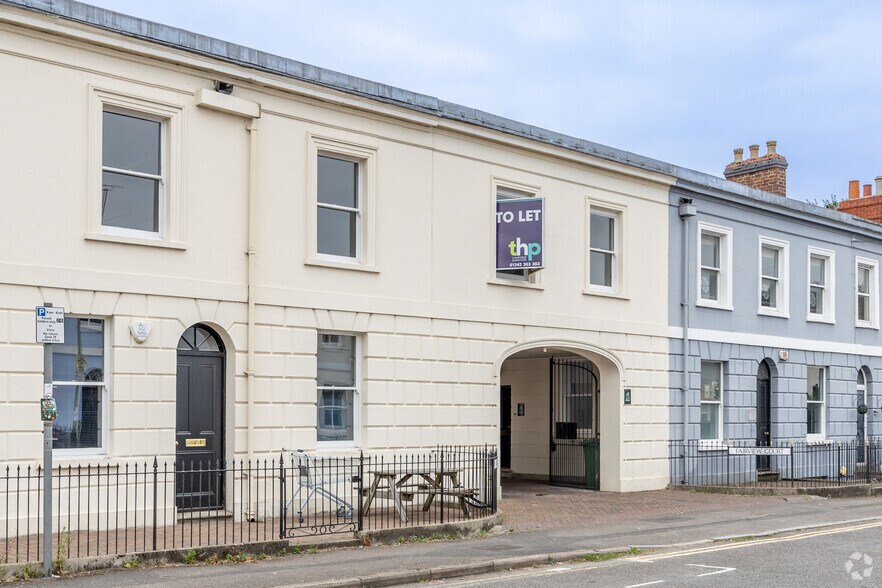 Fairview Rd, Cheltenham à louer - Photo du bâtiment - Image 2 de 2