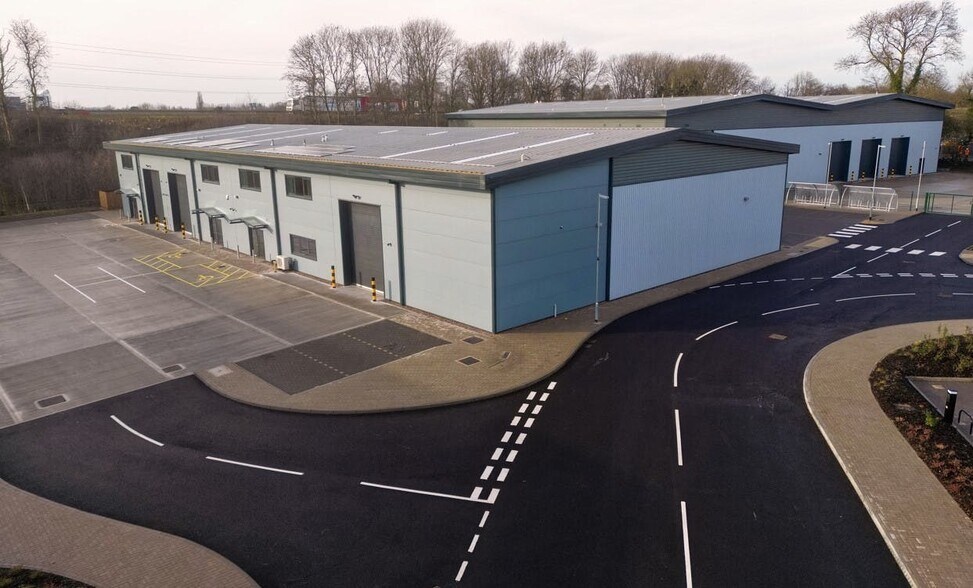 Longford Rd, Exhall à louer - Photo du bâtiment - Image 3 de 28