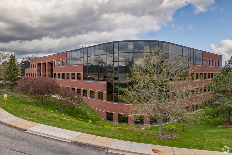 I-94 Corporate Campus or Redevelopment portfolio of 3 properties for sale on LoopNet.ca - Building Photo - Image 2 of 5