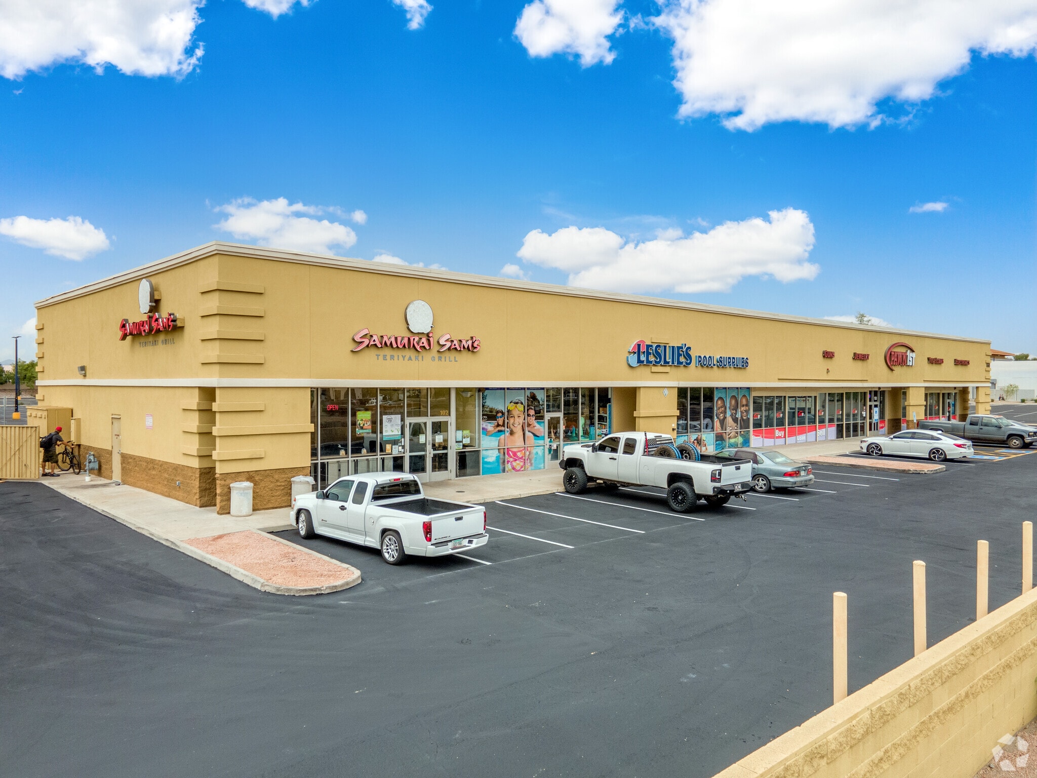 550 W Bell Rd, Phoenix, AZ for lease Primary Photo- Image 1 of 4