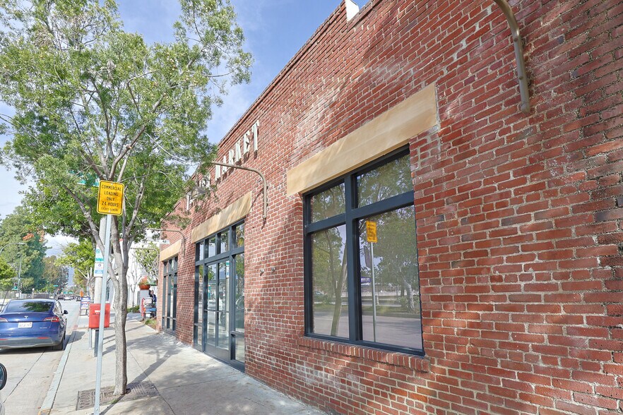 42 S Pasadena Ave, Pasadena, CA à louer - Photo du bâtiment - Image 3 de 8