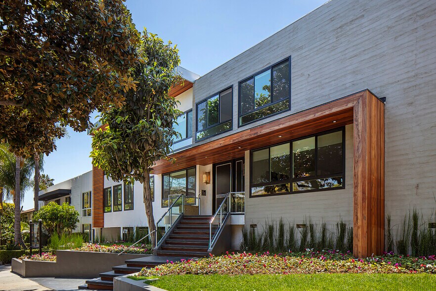 1267 N Laurel Ave, West Hollywood, CA à vendre - Photo du bâtiment - Image 3 de 37