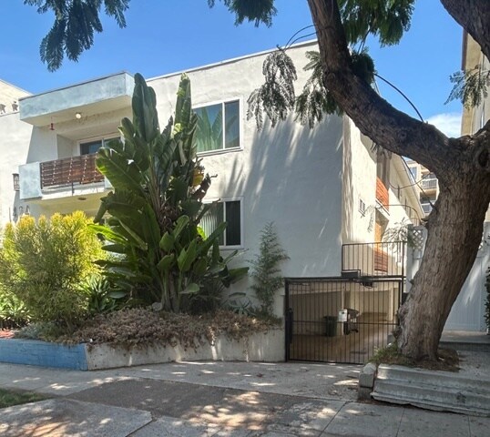 1424 Greenfield Ave, Los Angeles, CA à vendre - Photo du bâtiment - Image 3 de 26