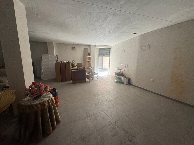 Retail in Aspe, Alicante for sale - Interior Photo - Image 2 of 8