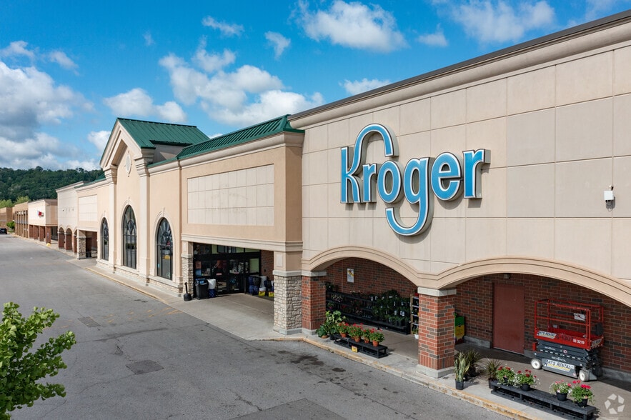 4303-4331 Winston Ave, Covington, KY for lease - Building Photo - Image 1 of 10