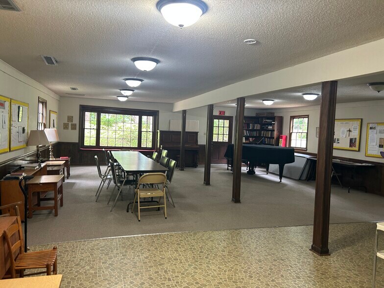 870 Weaver Dairy Rd, Chapel Hill, NC à vendre - Photo du bâtiment - Image 3 de 6