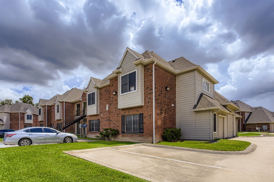 12380 Wood Bayou Dr, Houston, TX for sale - Building Photo - Image 1 of 28