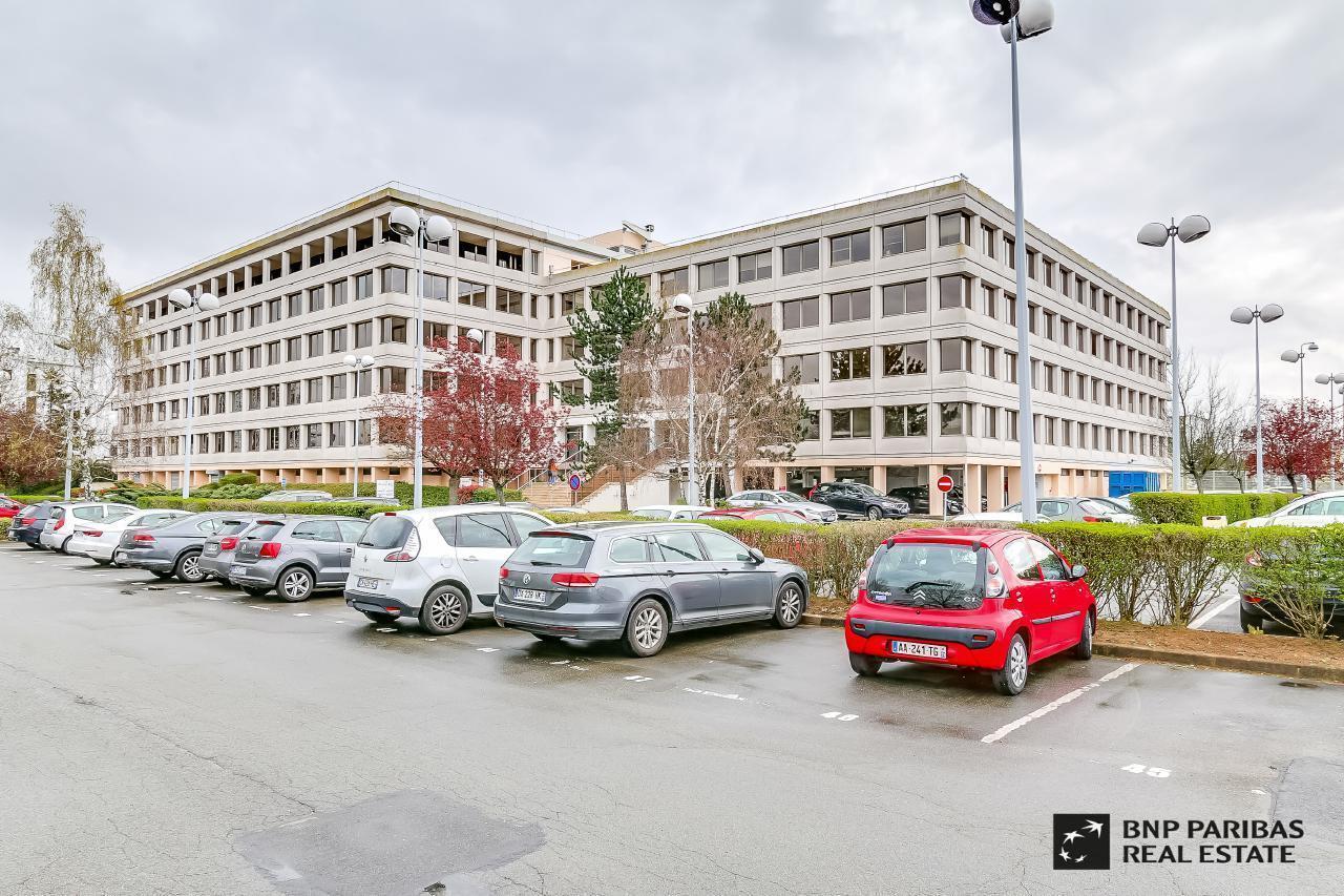 Office in Rungis for lease Building Photo- Image 1 of 10