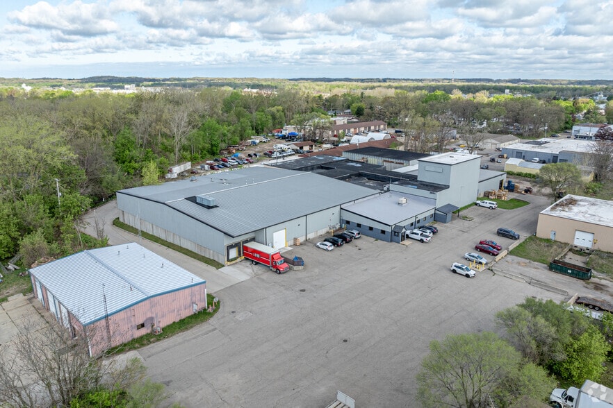 2601-2609 28th St SW, Wyoming, MI for sale - Aerial - Image 2 of 12