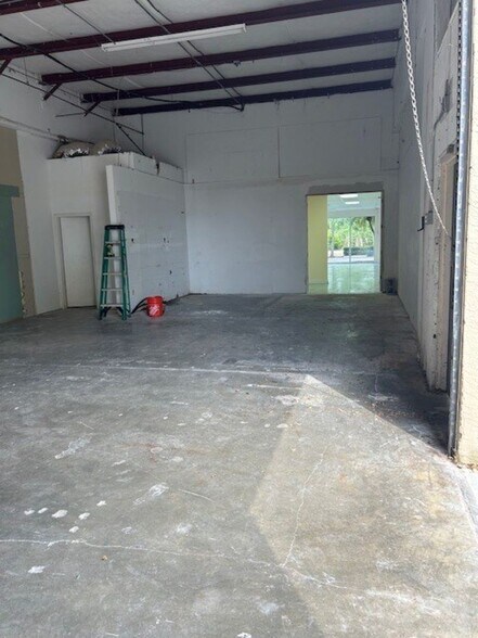 8241-8259 Business Park Dr, Port Saint Lucie, FL à louer - Photo du bâtiment - Image 3 de 6