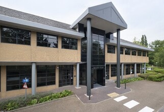 4 Falcon Way, Welwyn Garden City for lease Building Photo- Image 2 of 11