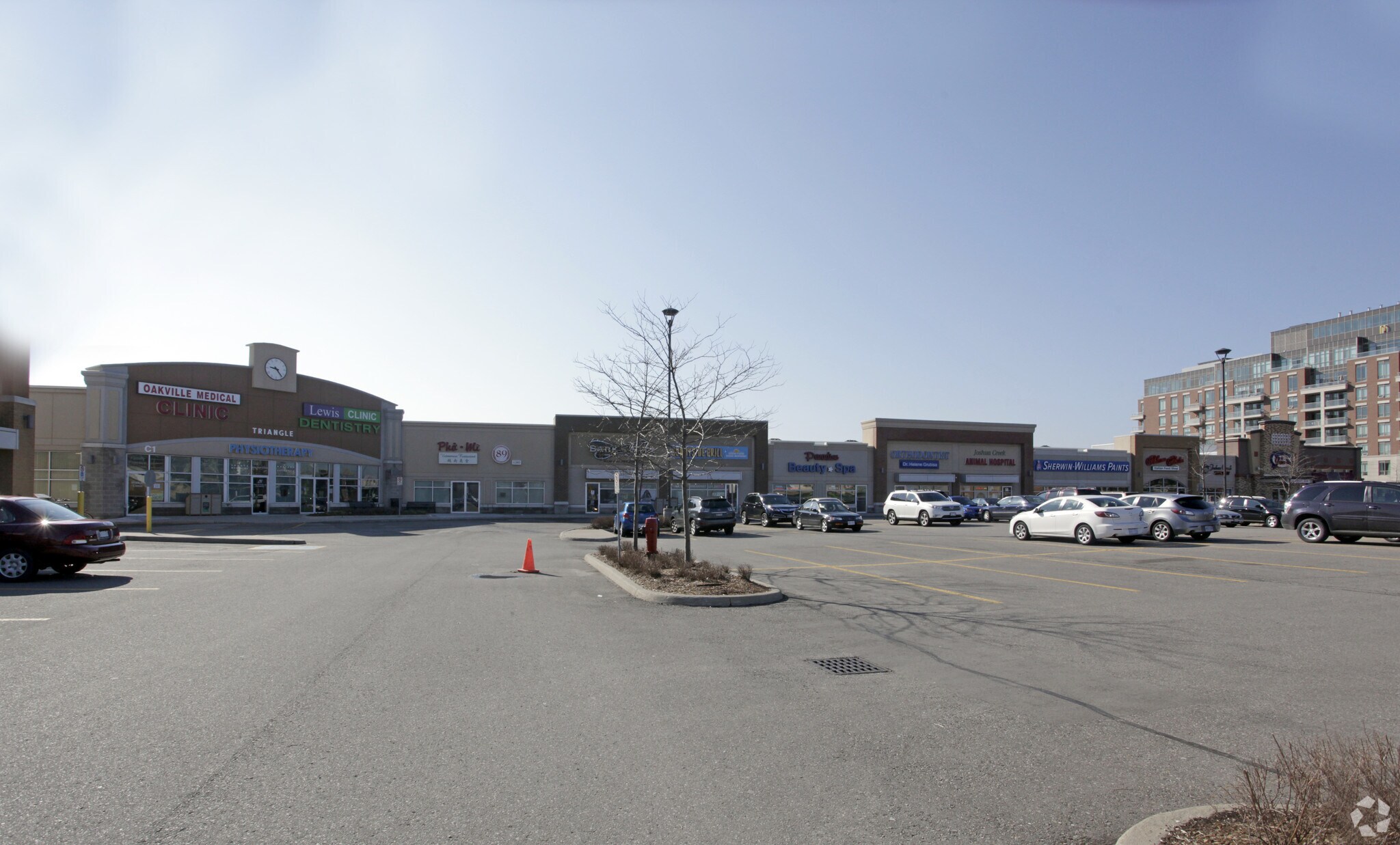 2501-2525 Prince Michael Dr, Oakville, ON à vendre Photo principale- Image 1 de 1