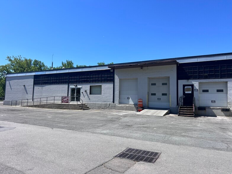 102 Fairview Park Dr, Elmsford, NY à louer - Photo du bâtiment - Image 3 de 31