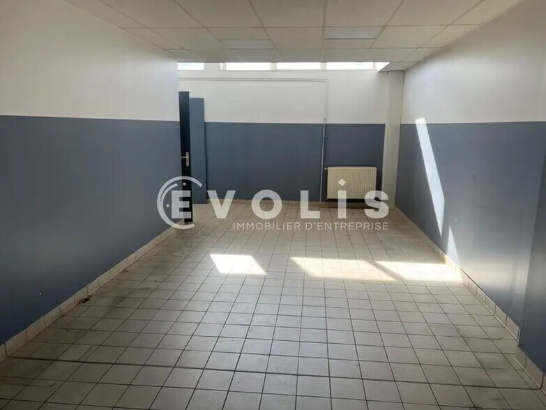 Office in Vénissieux for lease - Interior Photo - Image 2 of 14