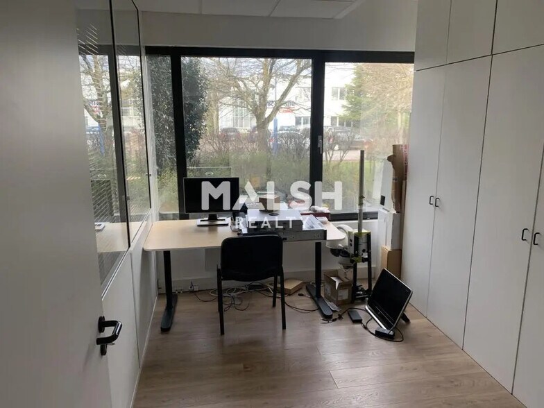 Office in Bron for lease - Interior Photo - Image 3 of 8