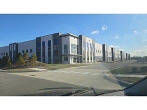 20220 Fenside Crossing, Westfield, IN à louer Photo du bâtiment- Image 2 de 3