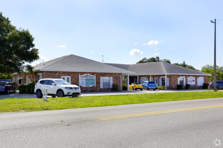 7552 Congress St, New Port Richey, FL à louer - Photo du bâtiment - Image 3 de 6