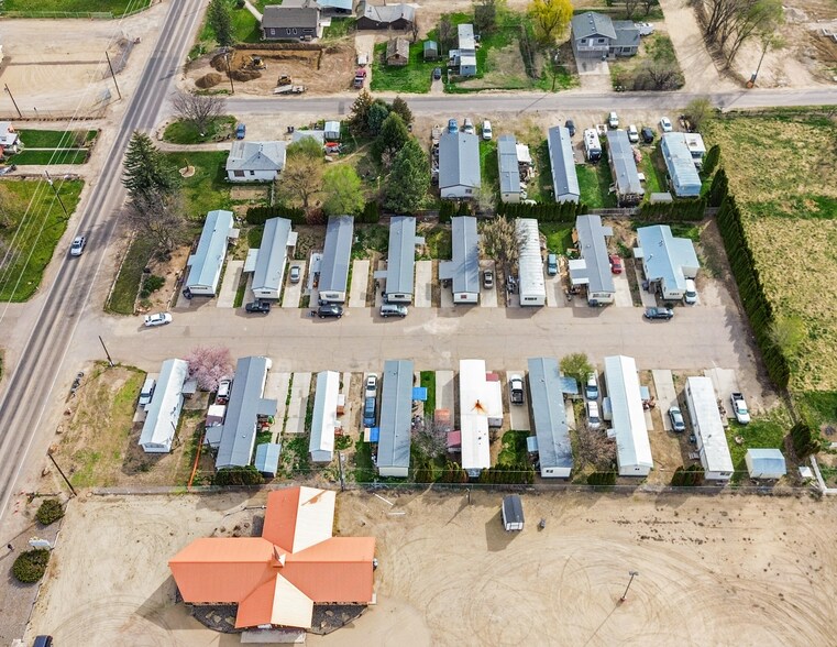 615 W Idaho Ave, Homedale, ID à vendre - Photo du bâtiment - Image 2 de 9