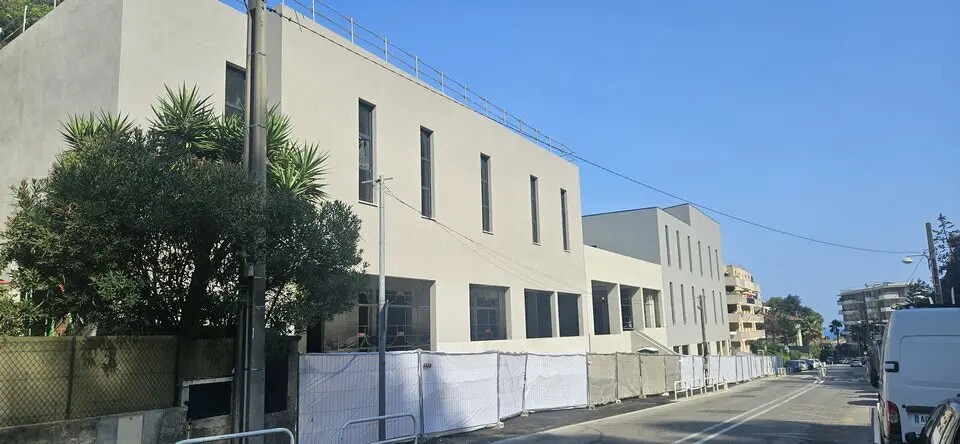 Flex in Nice for lease Building Photo- Image 1 of 8