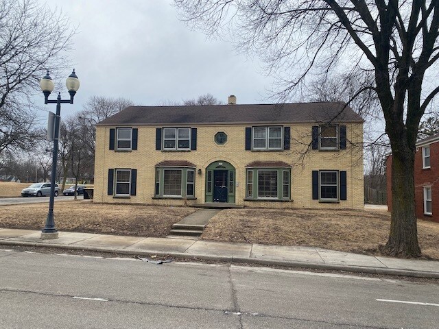 6505 W Center St, Wauwatosa, WI à vendre Photo principale- Image 1 de 4
