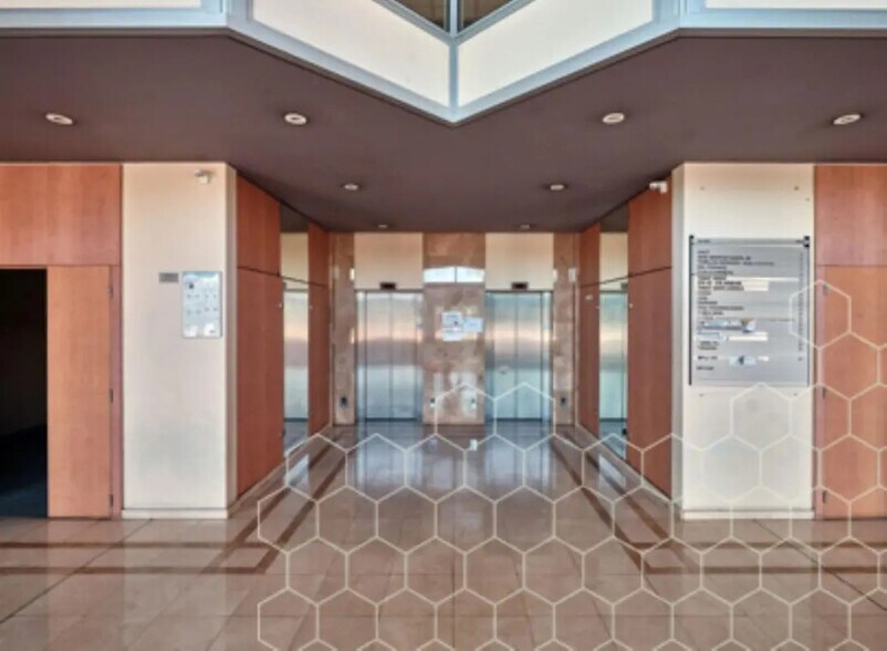 Bureau dans Cergy à louer - Hall d’entrée - Image 3 de 9