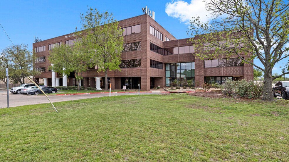 600 E Taylor St, Sherman, TX à louer - Photo du bâtiment - Image 1 de 12