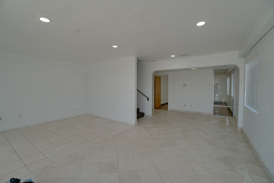 2196 American Ave, Hayward, CA à louer - Photo du bâtiment - Image 3 de 36