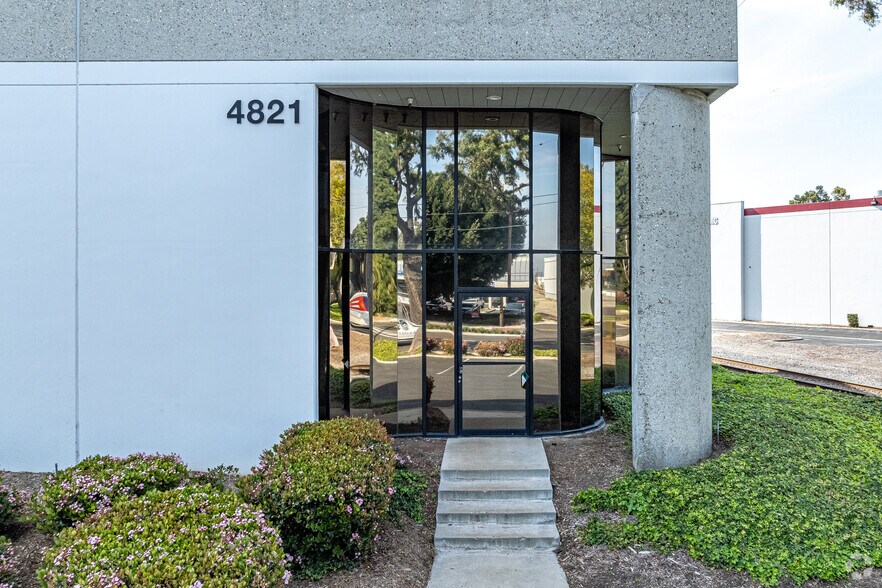 4821-4845 Eastern Ave, Bell, CA à louer - Photo du bâtiment - Image 2 de 9