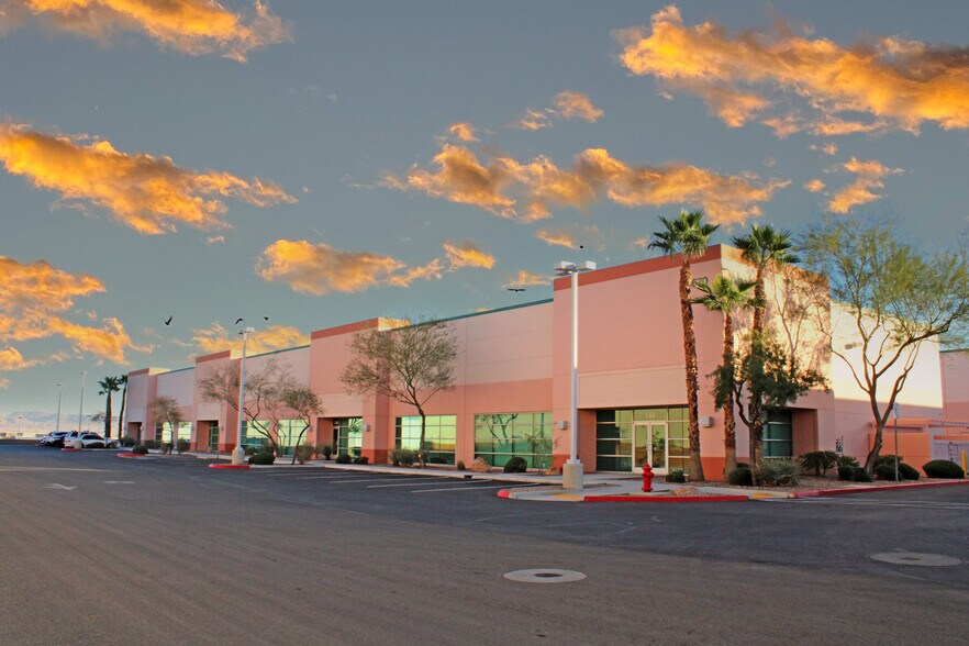 3640 N 5th St, North Las Vegas, NV à louer - Photo du bâtiment - Image 3 de 16