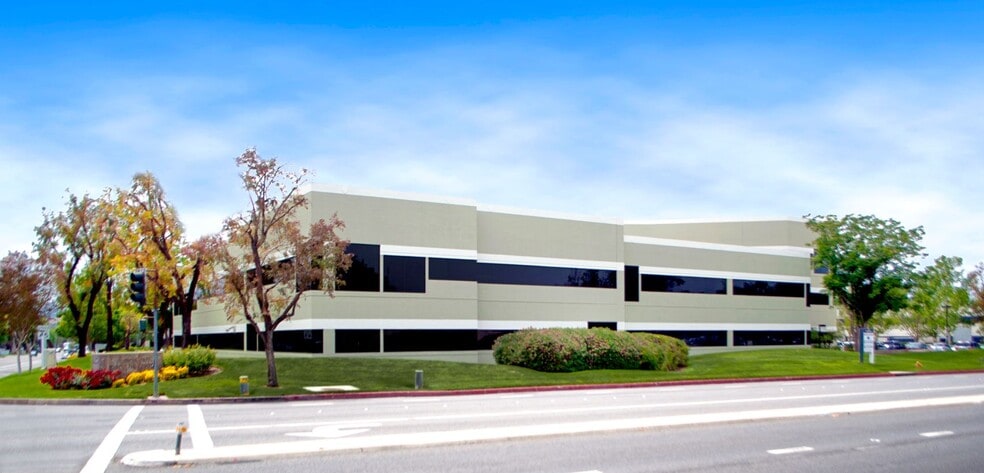 25115 Avenue Stanford, Valencia, CA for lease - Building Photo - Image 3 of 9