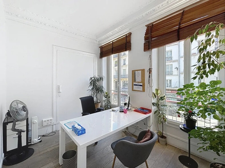 Multifamily in Paris for sale - Building Photo - Image 1 of 9