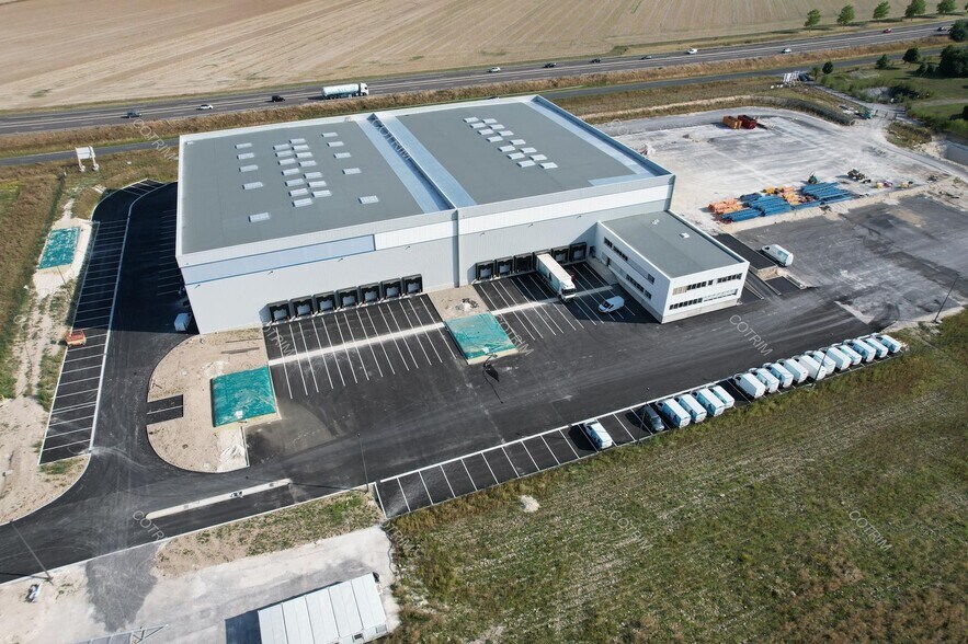 Industrial in Reims for lease - Aerial - Image 3 of 5