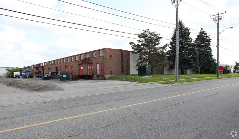 125 Martin Ross Ave, Toronto, ON à louer - Photo du bâtiment - Image 3 de 27