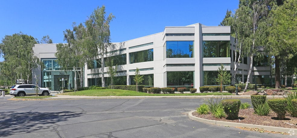 7011 Koll Center Pky, Pleasanton, CA for lease - Building Photo - Image 1 of 3