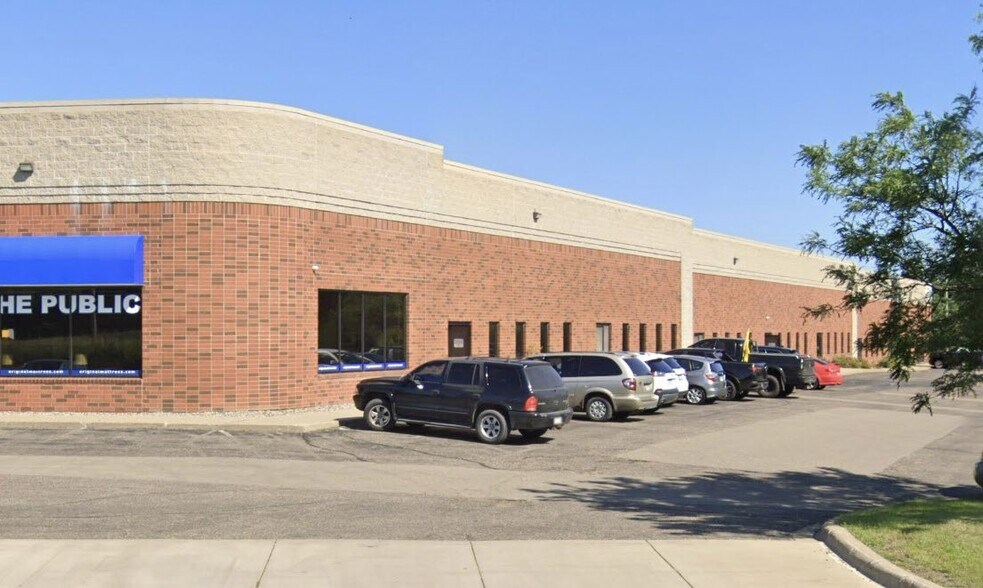 1261 E Highway 36, Maplewood, MN à louer - Photo du bâtiment - Image 2 de 3