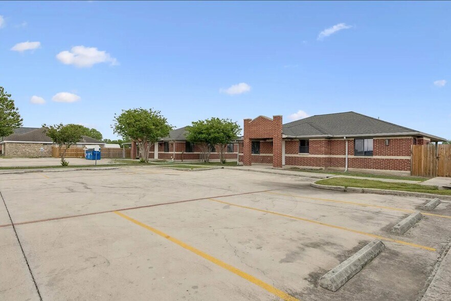 1024 Guadalupe, Lockhart, TX à vendre - Photo du bâtiment - Image 2 de 12