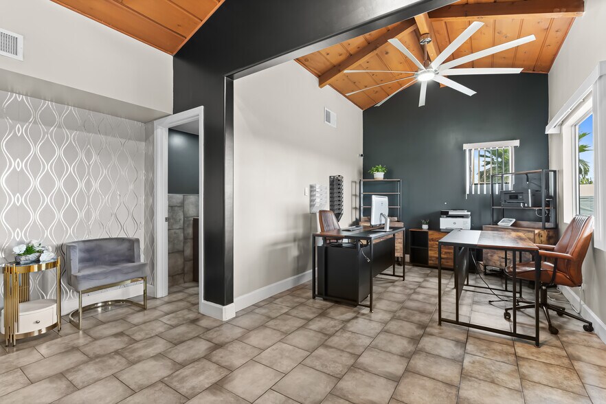 2366 Main St, Ramona, CA à vendre - Photo du bâtiment - Image 2 de 54