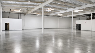 2725 Seaboard Ln, Long Beach, CA for lease Interior Photo- Image 2 of 5
