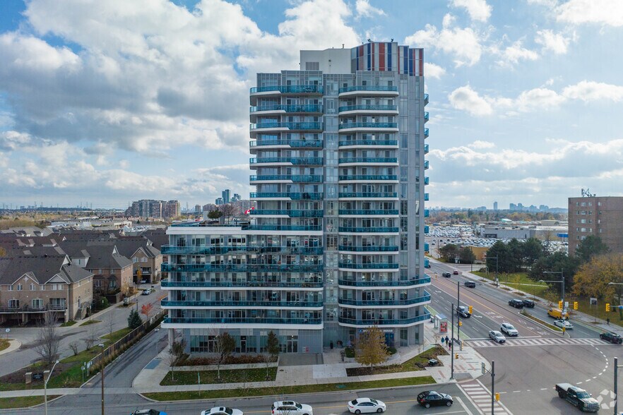 9471 Yonge St, Richmond Hill, ON à vendre - Photo du bâtiment - Image 3 de 11