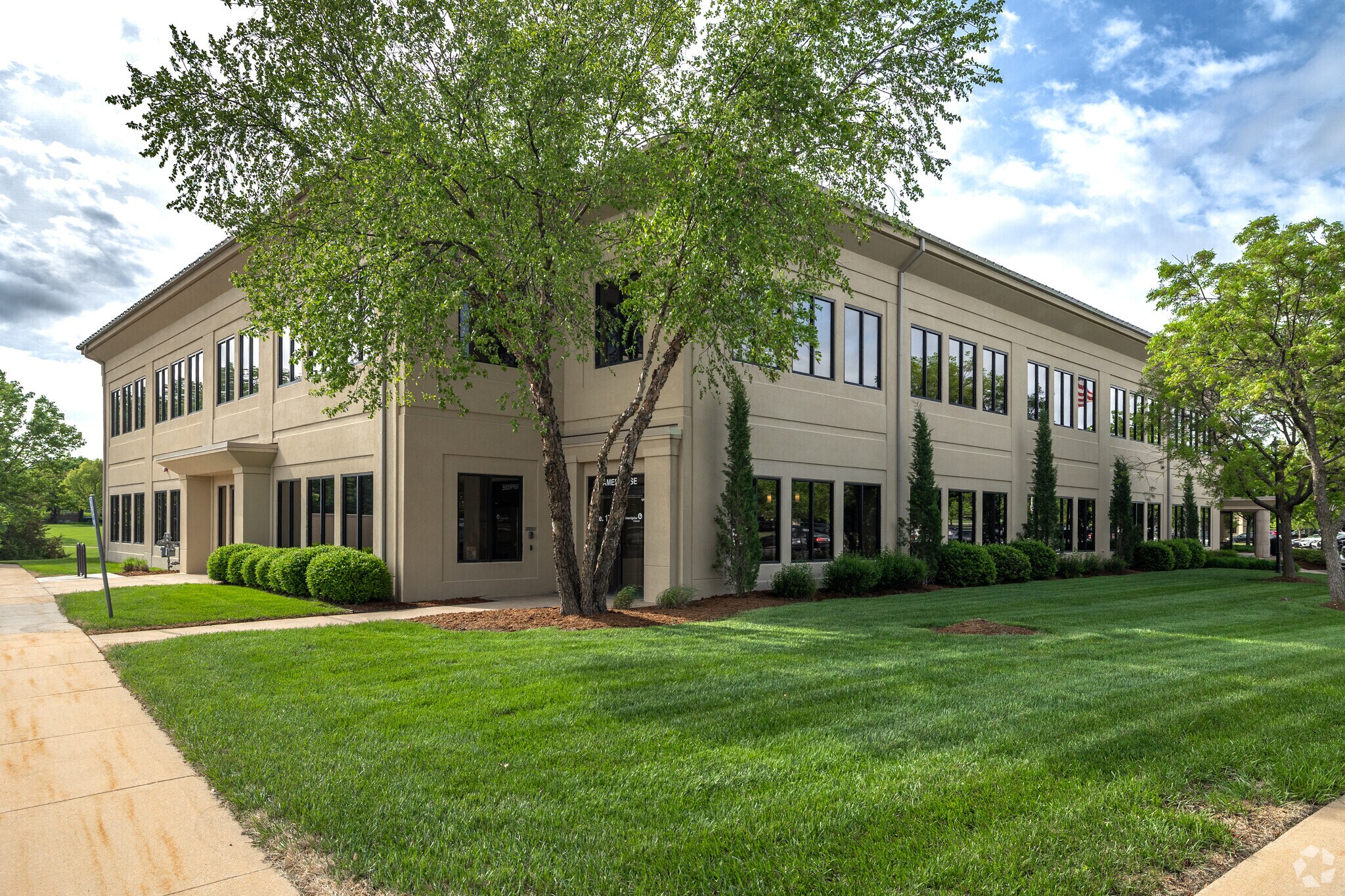 8621 E 21st St, Wichita, KS à vendre Photo principale- Image 1 de 26