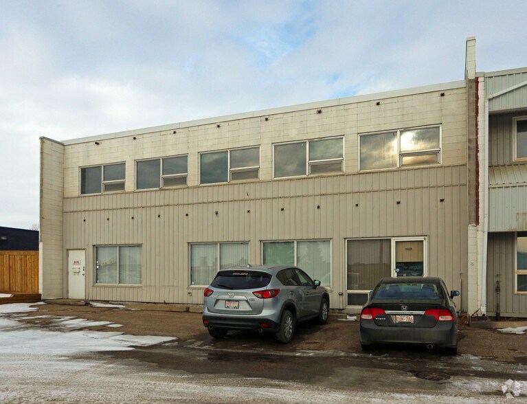 14528 115th Ave NW, Edmonton, AB à louer - Photo du bâtiment - Image 2 de 6