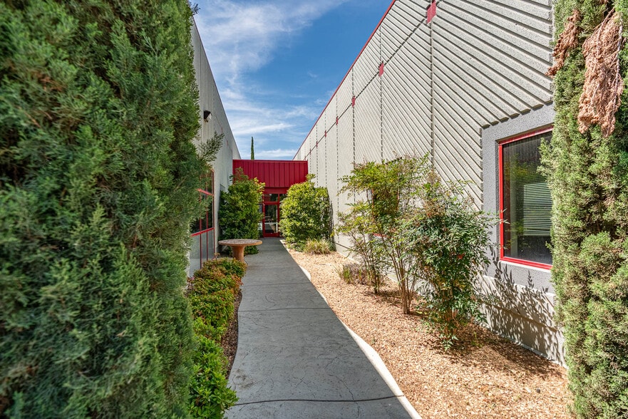 314-320 E Avenue K6, Lancaster, CA for lease - Building Photo - Image 3 of 5
