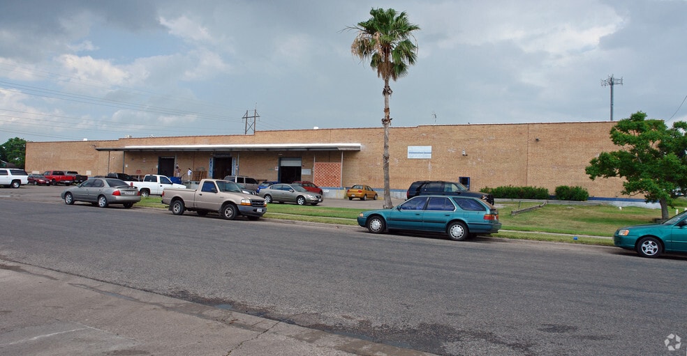 5939 Holly Rd, Corpus Christi, TX for lease - Building Photo - Image 3 of 3