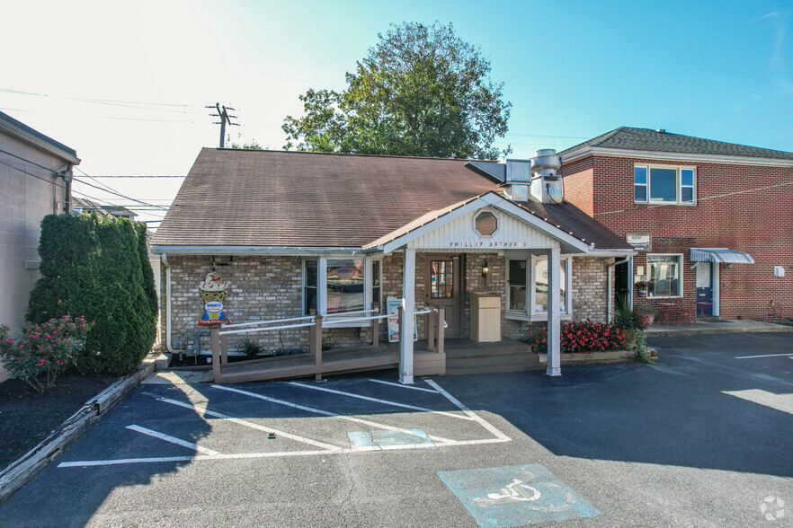 108 W Chocolate Ave, Hershey, PA à vendre - Photo principale - Image 1 de 1