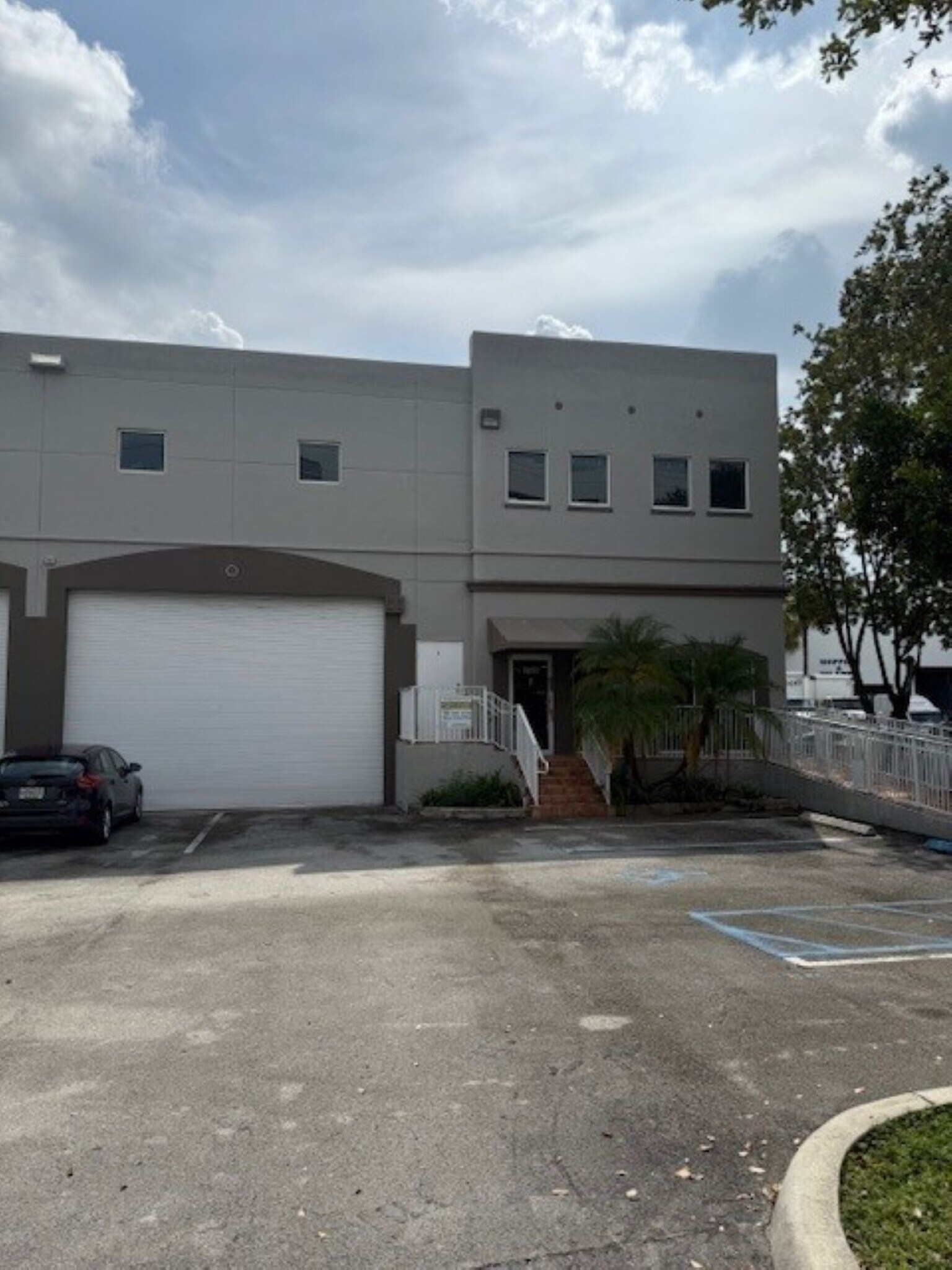 3705 NW 115th Ave, Doral, FL à louer Photo du bâtiment- Image 1 de 4