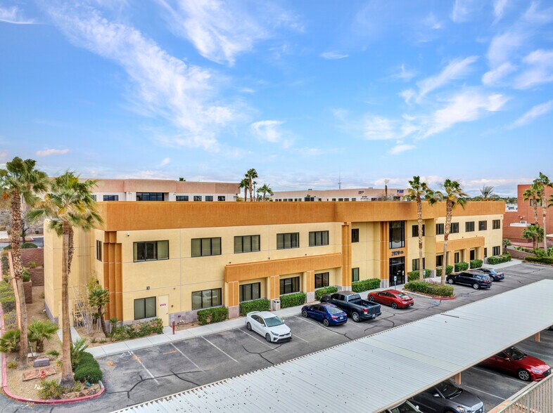 2920 N Green Valley Pky, Henderson, NV à vendre - Photo du bâtiment - Image 2 de 9