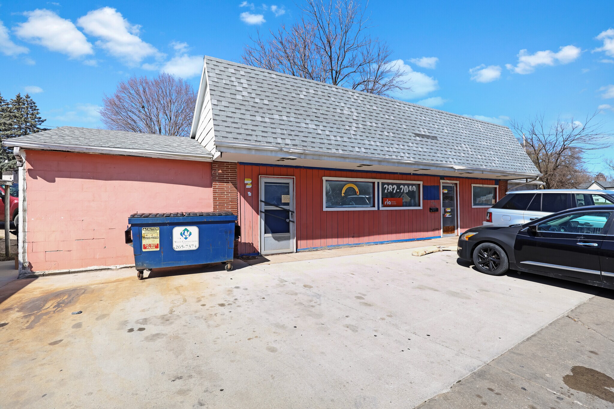 2006 Indianola Ave, Des Moines, IA à vendre Photo du bâtiment- Image 1 de 1