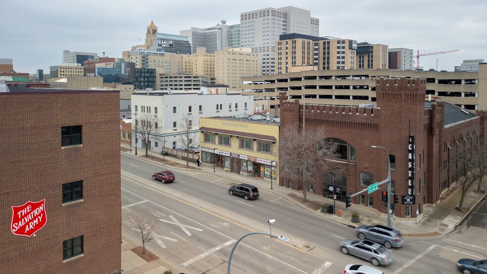 113 N Broadway, Rochester, MN à vendre - Photo du bâtiment - Image 2 de 34
