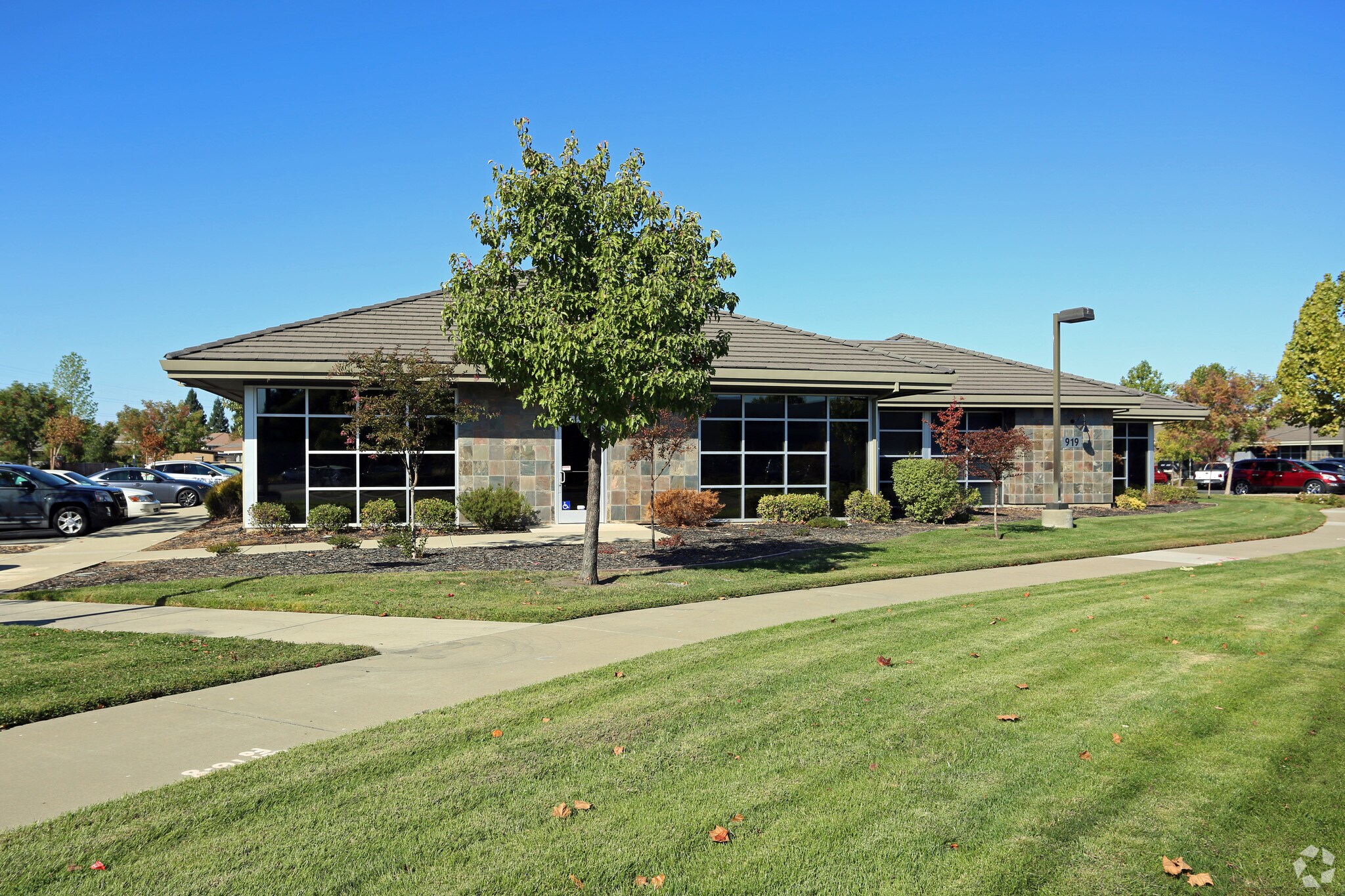 919 Reserve Dr, Roseville, CA à louer Photo du bâtiment- Image 1 de 17